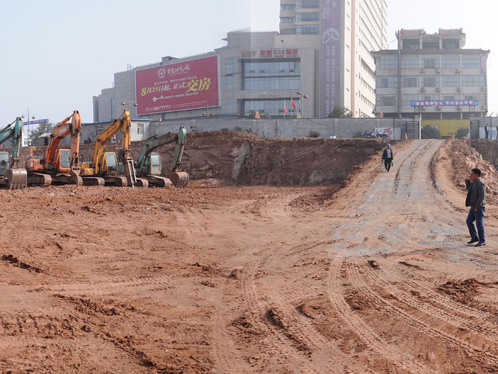 萊蕪茂業中心項目土石方開挖及外運工程